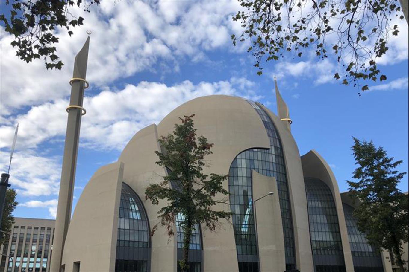 Köln Merkez Camii ibadete açılıyor